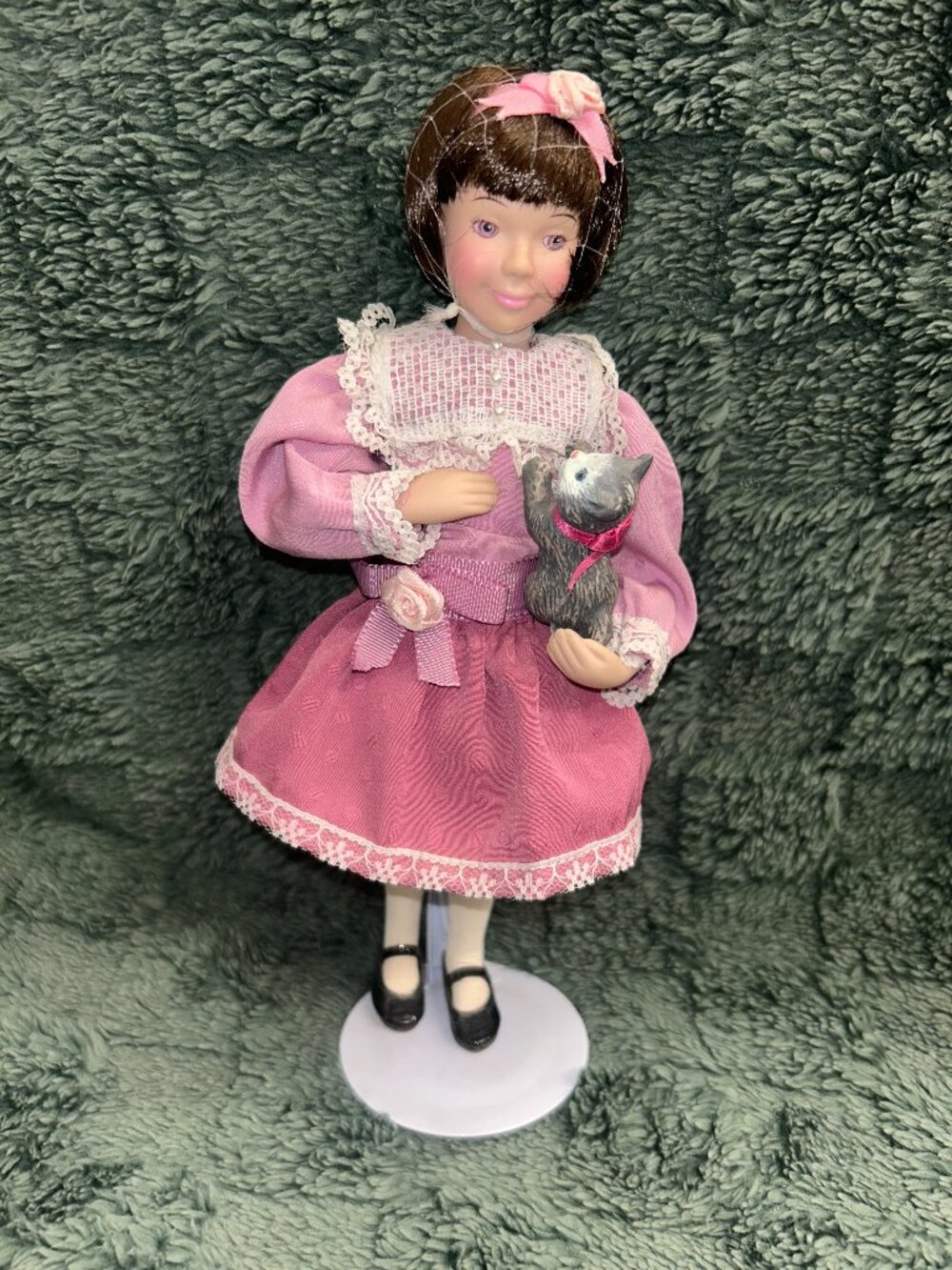 Avon‎ Childhood Dreams Porcelain Doll Collection "Kitty Love" 1993
